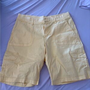 Butter Yellow Lee Relaxed Fit Cargo Shorts Size Medium (12)